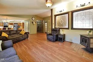 332 Rene Dr, Shady Cove, OR 97539 - Photo 9