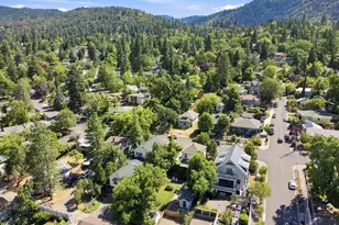 541 Fairview St, Ashland, OR 97520 - Photo 41