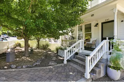 541 Fairview Street, Ashland, OR 97520 - Photo 3