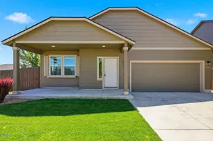 2502 NW Glen Oak Ave, Redmond, OR 97756 - Photo 1