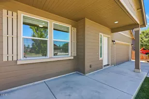 2502 NW Glen Oak Ave, Redmond, OR 97756 - Photo 5