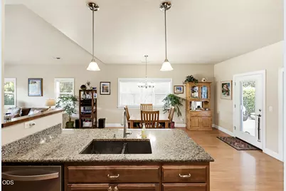 684 Golden Peak Drive, Central Point, OR 97502 - Photo 27