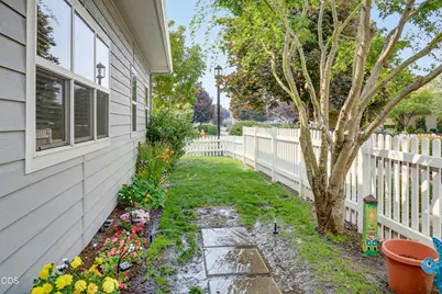 684 Golden Peak Drive, Central Point, OR 97502 - Photo 15