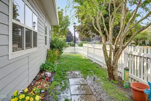 684 Golden Peak Dr, Central Point, OR 97502 - Photo 15