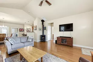684 Golden Peak Dr, Central Point, OR 97502 - Photo 21