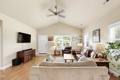 684 Golden Peak Drive, Central Point, OR 97502 - Photo 17