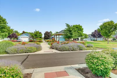 684 Golden Peak Drive, Central Point, OR 97502 - Photo 9