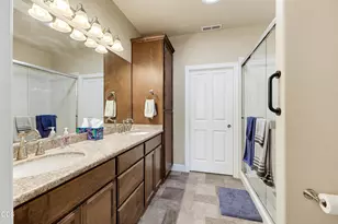 684 Golden Peak Dr, Central Point, OR 97502 - Photo 31