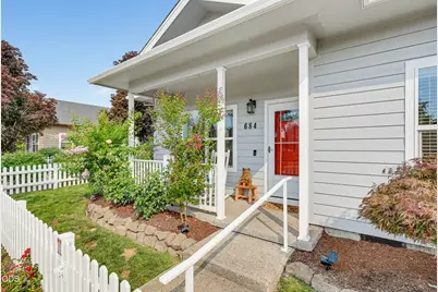 684 Golden Peak Drive, Central Point, OR 97502 - Photo 5