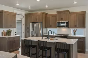 20855 SE Caldera Dr, Bend, OR 97702 - Photo 17