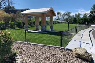 333 Mountain View Dr, Talent, OR 97540 - Photo 5