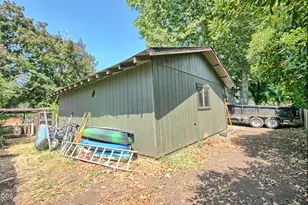 2162 Happy Valley Dr, Medford, OR 97501 - Photo 41