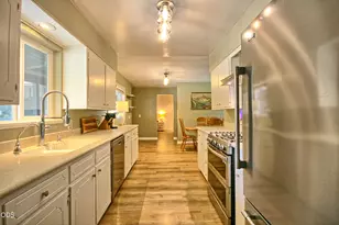 2162 Happy Valley Dr, Medford, OR 97501 - Photo 9
