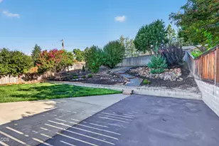 1408 NE Heritage Dr, Grants Pass, OR 97526 - Photo 39