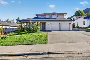 1408 NE Heritage Dr, Grants Pass, OR 97526 - Photo 1