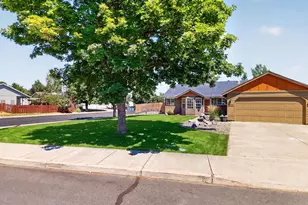 2939 SW Reindeer Ave, Redmond, OR 97756 - Photo 3