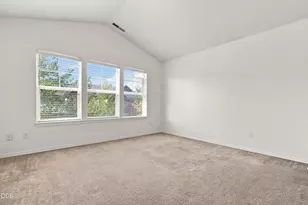 2858 NE Forum Dr, Bend, OR 97701 - Photo 17