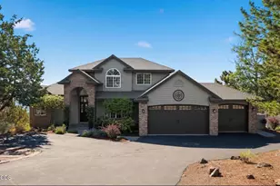 1019 NW Hale Ct, Bend, OR 97703 - Photo 3