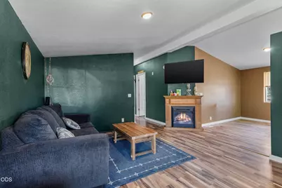 97 SE J Street, Madras, OR 97741 - Photo 5