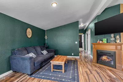 97 SE J Street, Madras, OR 97741 - Photo 3