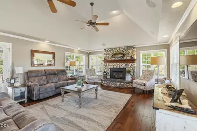 1072 Castlewood Drive, Medford, OR 97504 - Photo 29