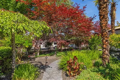 1072 Castlewood Drive, Medford, OR 97504 - Photo 5