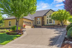 1072 Castlewood Dr, Medford, OR 97504 - Photo 13