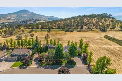 1072 Castlewood Drive, Medford, OR 97504 - Photo 51