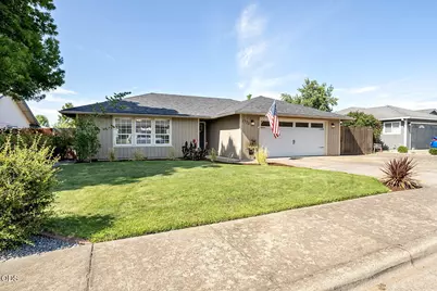 1770 Tanglewood, Medford, OR 97501 - Photo 3