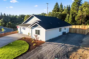1107 Cascade Dr, Cave Junction, OR 97523 - Photo 5
