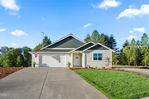 1107 Cascade Dr, Cave Junction, OR 97523 - Photo 3