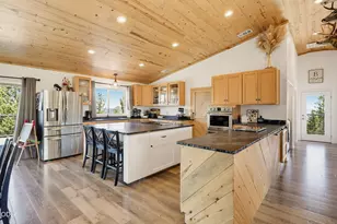 7036 Griffin Ln, Jacksonville, OR 97530 - Photo 15