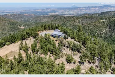 7036 Griffin Lane, Jacksonville, OR 97530 - Photo 53
