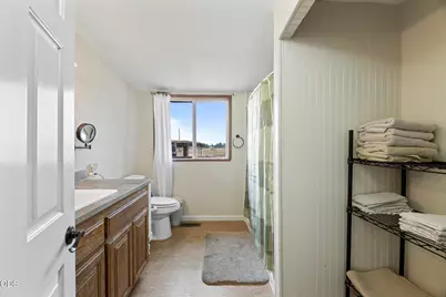 14525 Natoma Avenue, White City, OR 97503 - Photo 7