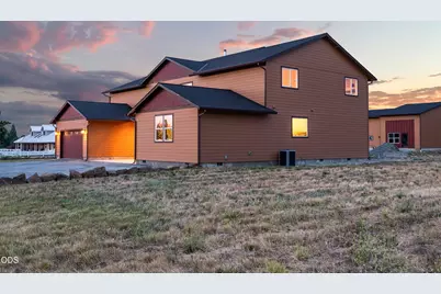 1213 Casino Road, Medford, OR 97501 - Photo 9