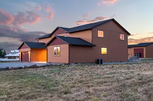 1213 Casino Rd, Medford, OR 97501 - Photo 9