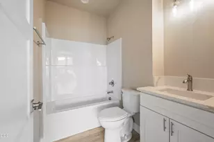 1178 W Ridge Dr, Klamath Falls, OR 97601 - Photo 13