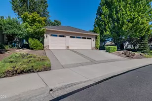 401 Golf View Dr, Medford, OR 97504 - Photo 35