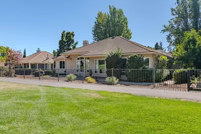 401 Golf View Drive, Medford, OR 97504 - Photo 1