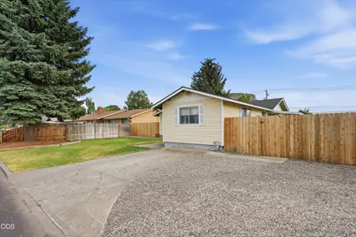 1242 SE 8th Street, Prineville, OR 97754 - Photo 3