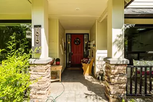 796 SE Briarwood Ct, Bend, OR 97702 - Photo 3