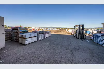 5759 Crater Lake Highway, Central Point, OR 97502 - Photo 19