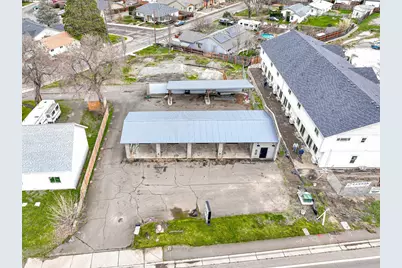 214 N Pacific Highway, Talent, OR 97540 - Photo 23