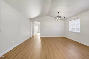 609 Allison Way, Medford, OR 97501 - Photo 9