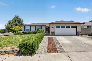 1401 Andrew Dr, Medford, OR 97501 - Photo 1