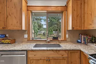 19563 Apache Rd, Bend, OR 97702 - Photo 11