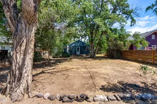 237 SW 9th St, Redmond, OR 97756 - Photo 5