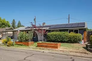 45 Ashley Pl, Central Point, OR 97502 - Photo 3