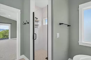 670 Forest Ridge Dr, Medford, OR 97504 - Photo 45