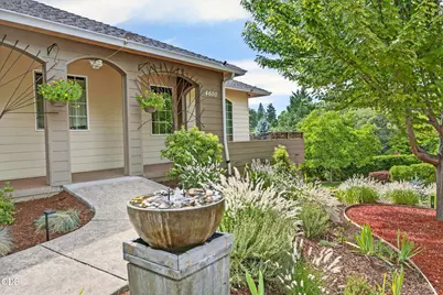 4600 Cloudcrest Drive, Medford, OR 97504 - Photo 3
